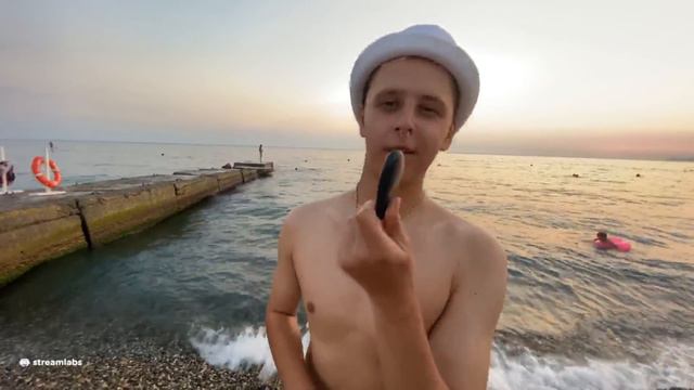 Последний стрим Follentass: гуляют по Адлеру, плавают в море, вечерний бассейн (04.07.20) смотреть онлайн