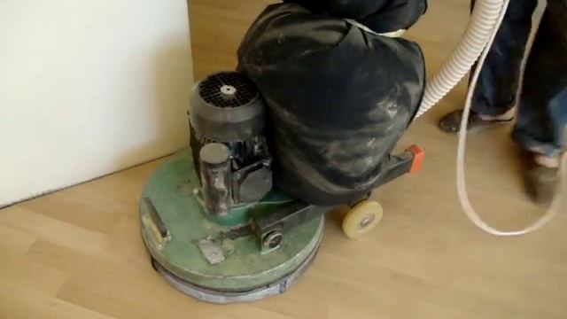 Шлифовка паркета плоскошлифовальной машиной Трио смотреть онлайн