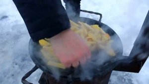 Как пожарить картошку на костре. Жареная картошка в  сибирском садже.