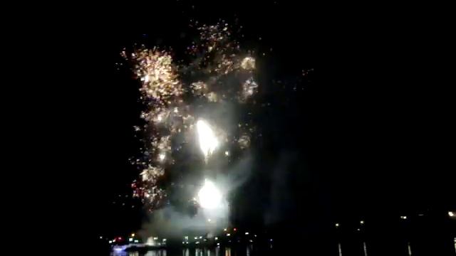 Фейерверк во время фестиваля "Русское поле", 29.07.2017. смотреть онлайн