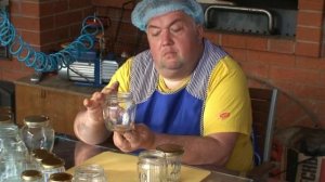 Разные типы стеклянных банок для консервирования