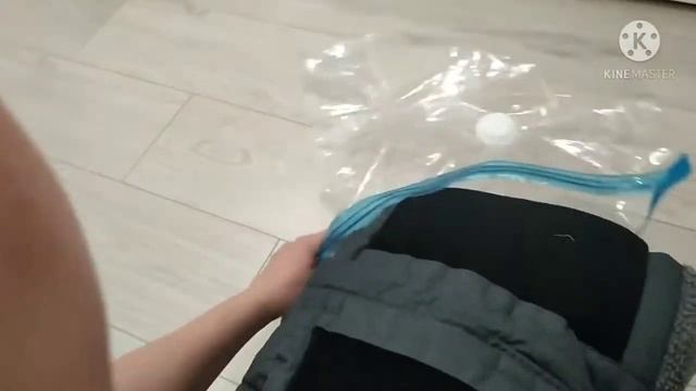 Складываем зимнюю одежду для сезонного хранения.Вакуумный пакет из Фикс Прайса. #хранениеодежды
