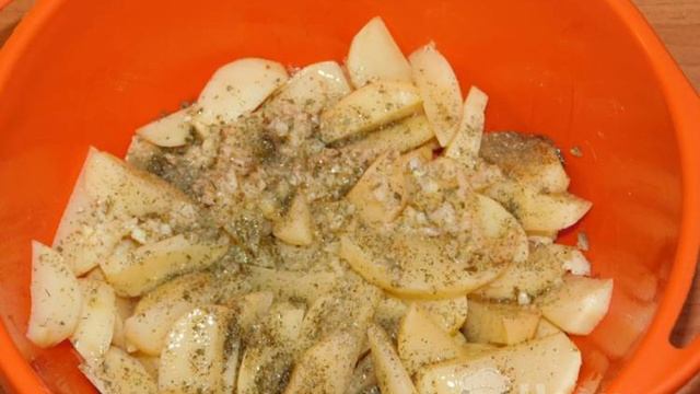 Картофель по-деревенски в духовке без кожуры и варки