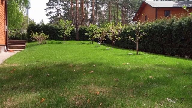 Стрижка газонной травы. Газонокосилка Makita смотреть онлайн