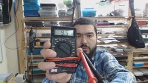Измерение напряжения батарейки с нагрузкой.