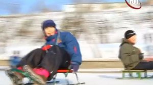БЕРДЯНСК 2016 ЗАРИСОВКА   ДЕТИ на САНКАХ с ГОРЫ 23