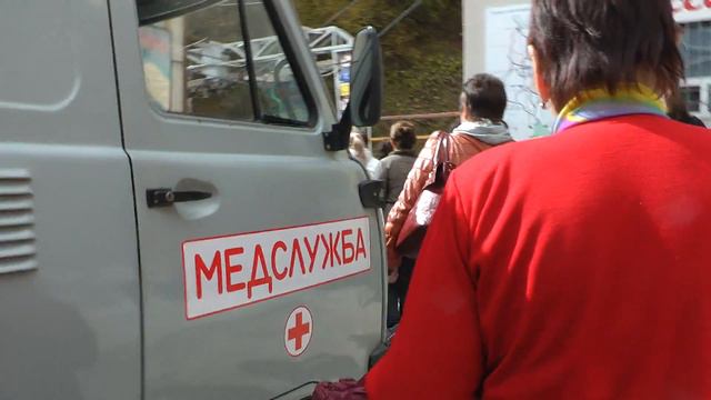 У подъёмника на поляне Чегет