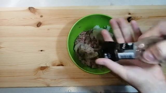 Кальмар фаршированный рисом с мясным фаршем в томатном соусе
