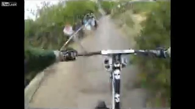 Спуск на велосипеде смотреть онлайн