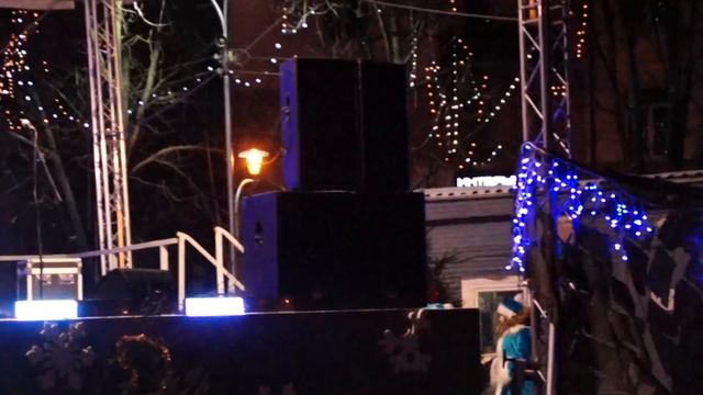 Новый Год 2016. Ёлочке не холодно зимой) смотреть онлайн