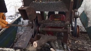 Измельчитель веток с диском по дереву в работе. Диск 250х32х60 с напайками.