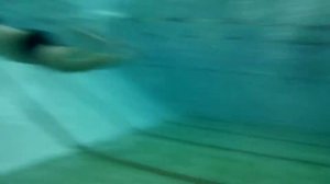 Йога в бассейне. Как сидеть в позе лотоса под водой. Как задерживать дыхание на выдохе - Чакры ТВ