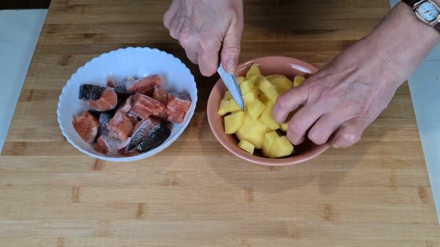 Списала рецепт ухи у Карелов в кафе. Минимум продуктов и никаких лишних приправ (очень вкусно)