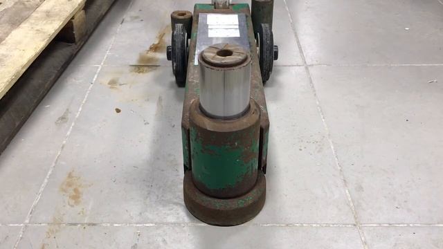 Пневмогидравлический домкрат Compac AV 20-C б/у смотреть онлайн