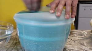 Лайфхаки для кухни. Сушилка-центрифуга для зелени и листового салата