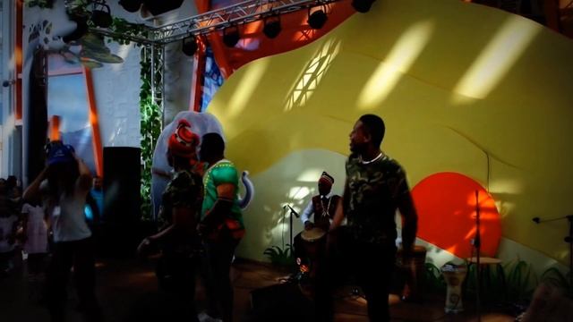 Эфиопский кофе в эфиопских чашечках из эфиопских рук в Шымкенте смотреть онлайн