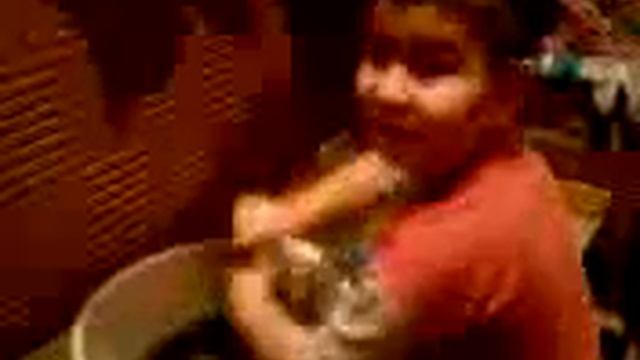 Сына стирает деду трусы. смотреть онлайн