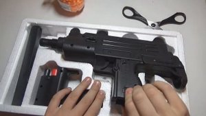 Обзор игрушек. Автомат "Узи" M- 35 и "граната."