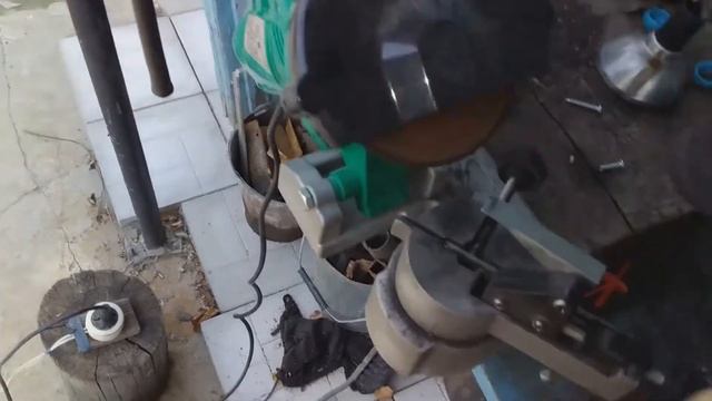 Универсальный станок для заточки цепей и сверел. смотреть онлайн