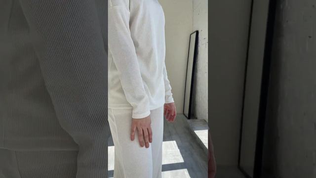 Белый костюм женский в рубчик с широкими штанами Merlini Мантуя 100000406
