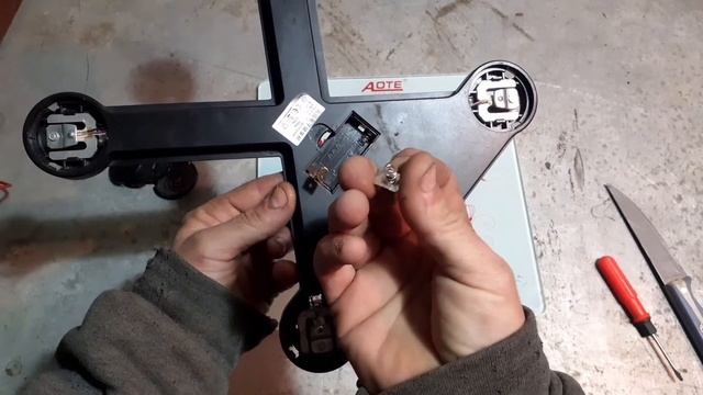 Как разбираются домашние напольные весы. смотреть онлайн