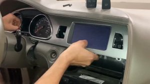Audi Q7 как снять штатную магнитолу
