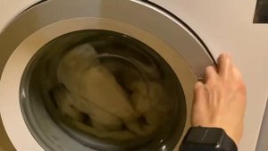 Как быстро отстирать белую куртку