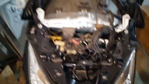 Honda Silverwing 600GT. Снимаем "галстук", ветровое стекло и панель под ним.