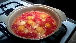 Яичница с замороженными помидорами. #суфикс
