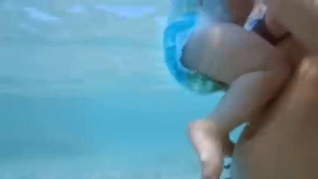 Mini spot Little swimmers 2011 смотреть онлайн