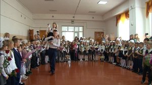 Празднование Дня знаний в школе № 34 Бийска ("Будни", 02.09.24г., Бийское телевидение)