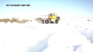 Трактор Кировец. Расчищаю дорогу на дальнюю скважину.
