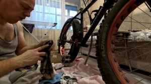 Снова в Эфире Рембаза.В этом выпуске не откручивается  правая педаль.Что делать?Как ее выкрутить?