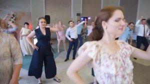 Флешмоб с гостями для молодоженов