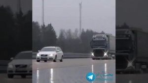 Как тормозит фура Volvo FH перед препятствием.