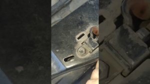 как открыть капот на Мерседес с180 w202.1995 года