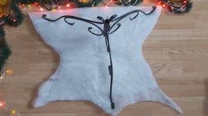 Как украсить подставку для новогодней елки своими руками - снег под елкой из синтепуха