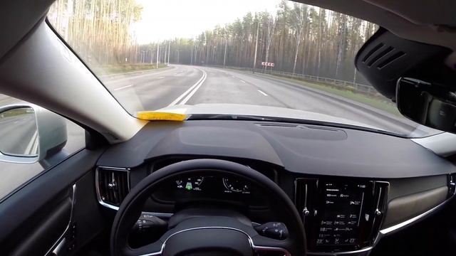 Volvo V90CC/Вольво В90, Движение по трассе, Pilot assist, Активные круиз и т.д. смотреть онлайн
