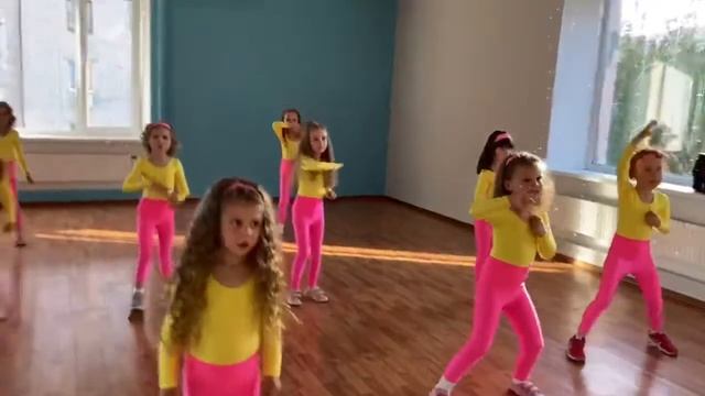 Младшая группа студии танца "Crystal Dance" смотреть онлайн