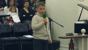 Земля трепещет и сверкая на служении