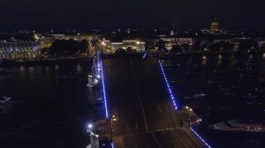 Развод "Дворцового моста" в Санкт-Петербурге