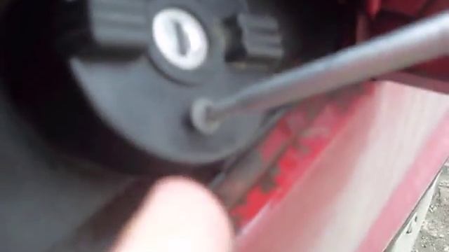 Как открыть крышку бензобака без ключа. смотреть онлайн