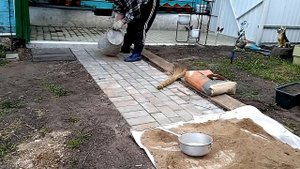 Затирка,заполнение швов на тротуарной плитке.
