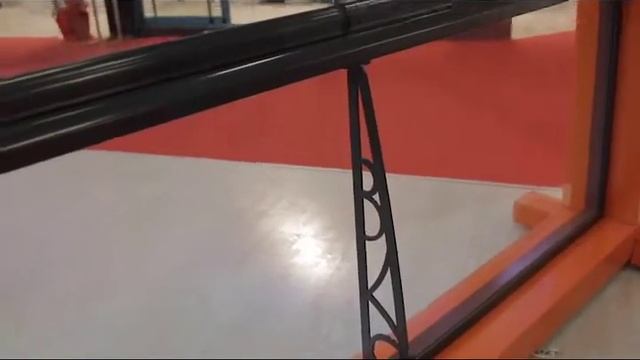 Безрамное складное остекление со стеклянным парапетом смотреть онлайн