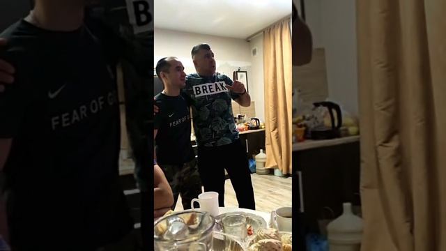 РАЗ в году у нас бывают встречи двоюрдных и как всегда не обходится без песен.Наша звезда-это Фанус смотреть онлайн