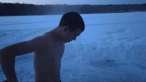 Крещенские купания в Сибири. Озеро Данилово. Крещенские купания в Омской области.