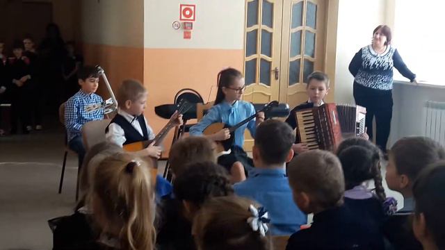 Наш АНСАМБЛЬ "УЛЫБКА" выступает в моей 4 ШКОЛЕ!!! смотреть онлайн