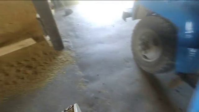 2 серия( 1 часть ) ремонт техники и обслуживание . поездка за соломой смотреть онлайн