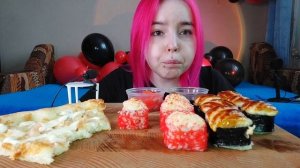 Роллы и пицца мукбанг/антидепрессанты/деньги с Ютуба/новый пирсинг/mukbang