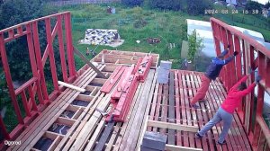 Поднимаем стену каркасного дома